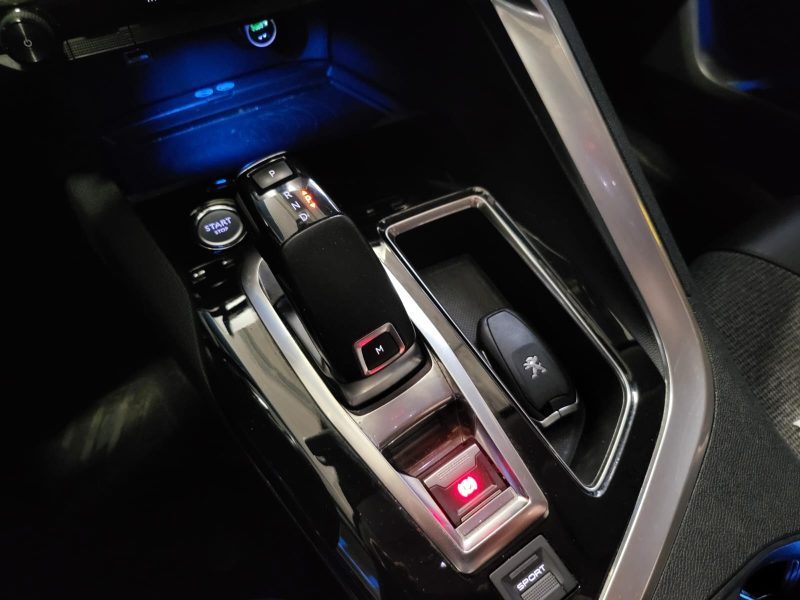 PEUGEOT 3008  1.5 BLUE HDI 130 GT LINE EAT TOIT OUVRANT / VIRTUAL COCKPIT / APPLE CARPLAY