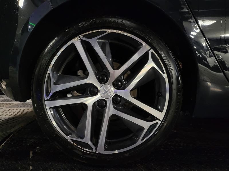 PEUGEOT 308 II 1.2 THP 130cv ALLURE / APPLE CARPLAY / ANGLES MORT / FULL ENTRETIEN PEUGEOT