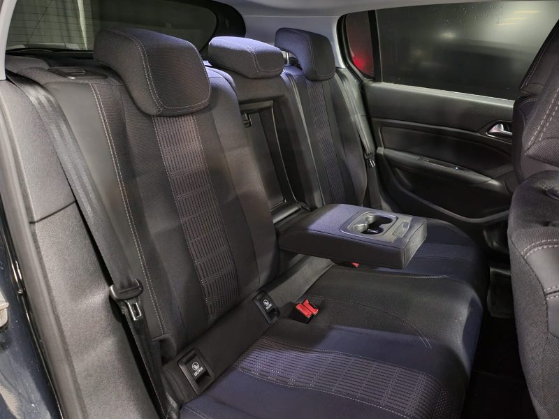 PEUGEOT 308 II 1.2 THP 130cv ALLURE / APPLE CARPLAY / ANGLES MORT / FULL ENTRETIEN PEUGEOT