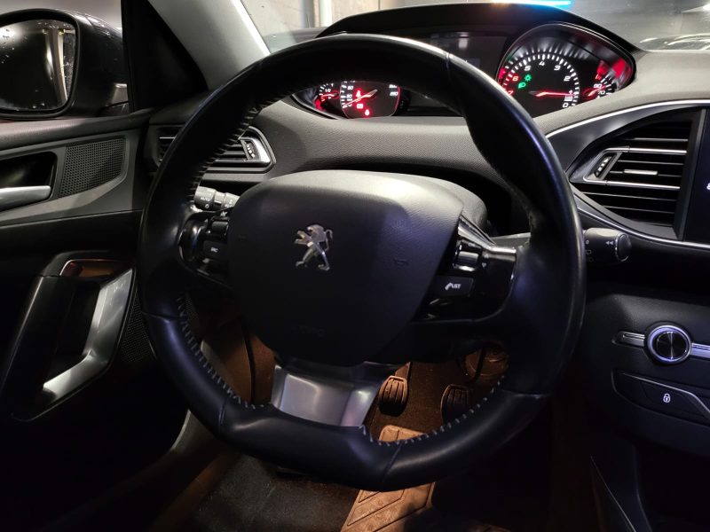 PEUGEOT 308 II 1.2 THP 130cv ALLURE / APPLE CARPLAY / ANGLES MORT / FULL ENTRETIEN PEUGEOT