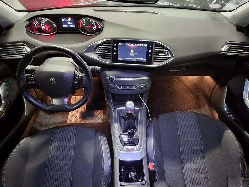 PEUGEOT 308 II 1.2 THP 130cv ALLURE / APPLE CARPLAY / ANGLES MORT / FULL ENTRETIEN PEUGEOT