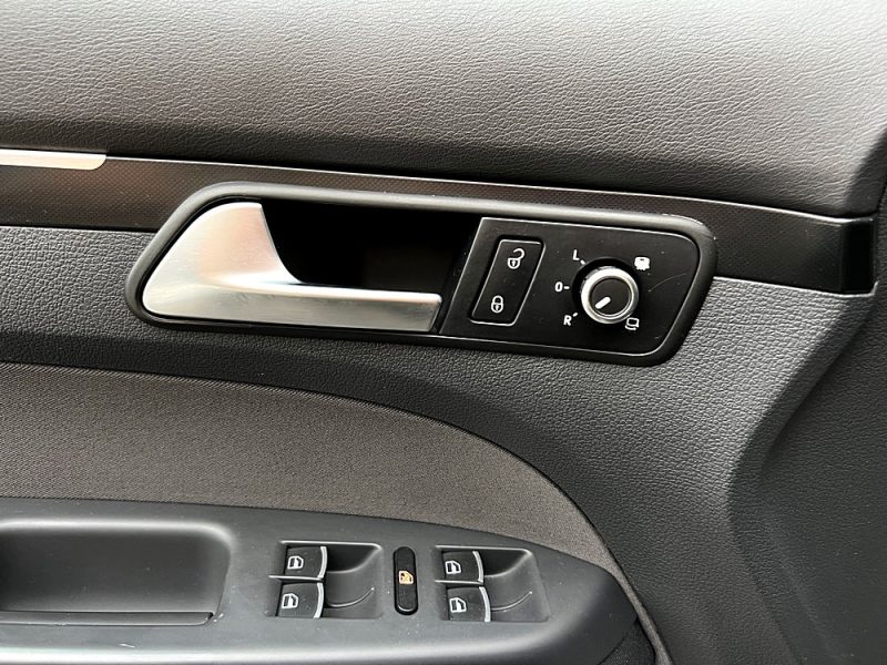 VOLKSWAGEN TOURAN II CARAT 1.6 TDI 105 Cv 7 PLACES TOIT OUVRANT GPS CRIT AIR 2 - GARANTIE 1 AN