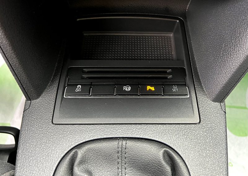 VOLKSWAGEN TOURAN II CARAT 1.6 TDI 105 Cv 7 PLACES TOIT OUVRANT GPS CRIT AIR 2 - GARANTIE 1 AN