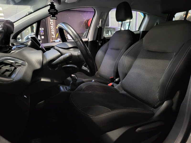 PEUGEOT 208 ALLURE 1.6 BlueHDi 100 cv RADAR DE RECULE / CLIM AUTO / CARPLAY