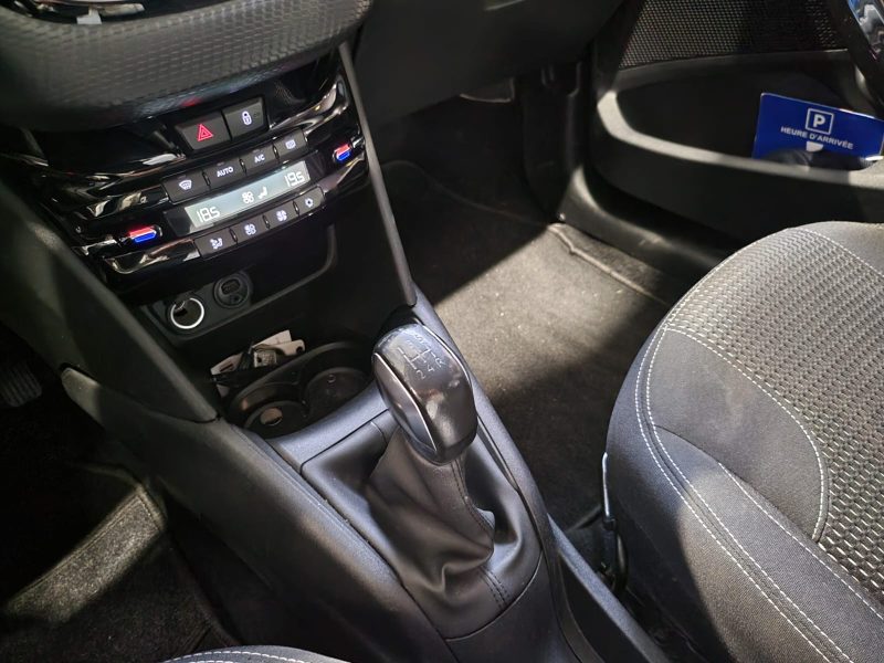 PEUGEOT 208 ALLURE 1.6 BlueHDi 100 cv RADAR DE RECULE / CLIM AUTO / CARPLAY
