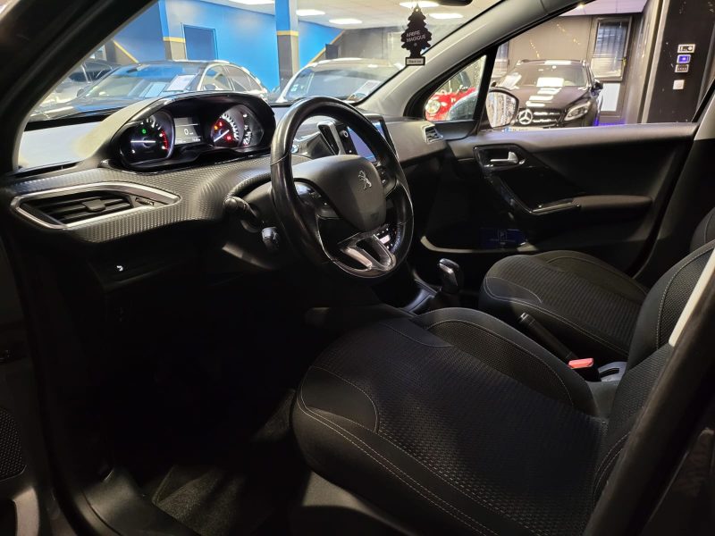 PEUGEOT 208 ALLURE 1.6 BlueHDi 100 cv RADAR DE RECULE / CLIM AUTO / CARPLAY