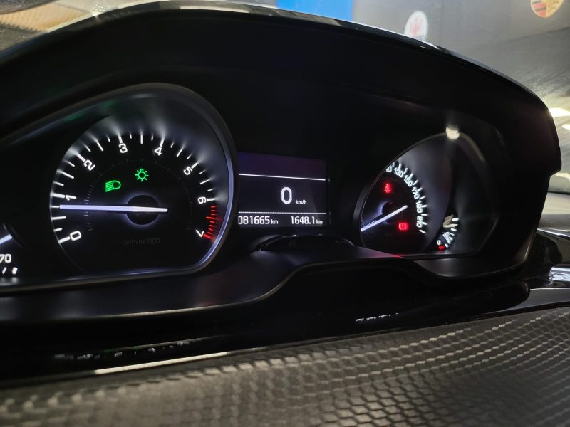 PEUGEOT 208 1.2 VTI 82cv ALLURE /TOIT PANO+CAR PLAY+CAMERA DE RECUL/