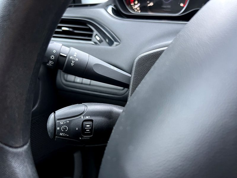 PEUGEOT 208 PHASE 2 II 1.6 BLUE HDI 75 Cv GPS BLUETOOTH REGULATEUR LIMITEUR 5 PORTES - GARANTIE 1 AN