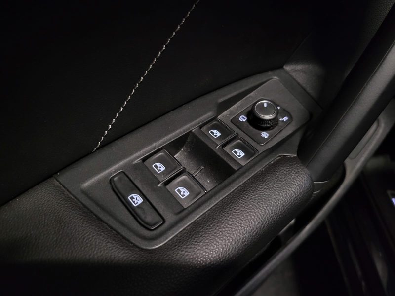 VOLKSWAGEN TIGUAN 2.0 TDI 150CV R-LINE/ TOIT OUVRANT+CARPLAY+CAMERA 360/