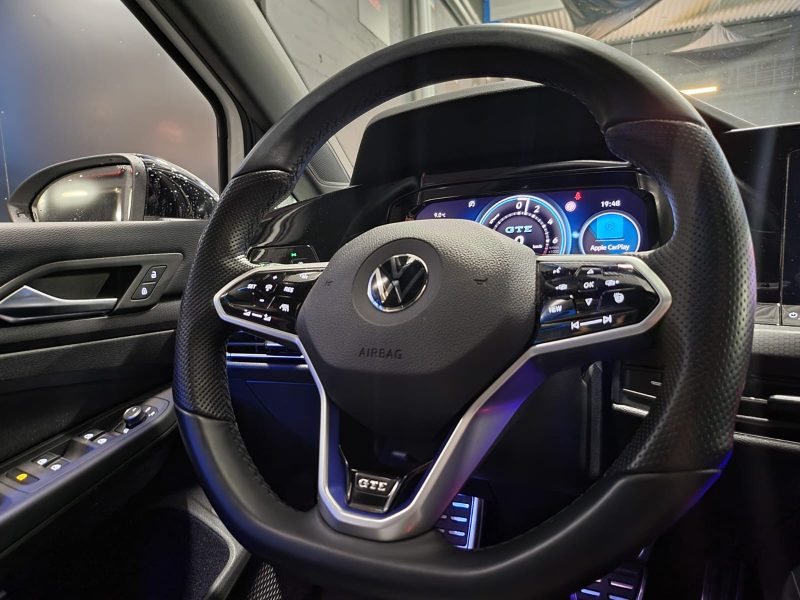 VOLKSWAGEN GOLF VIII GTE 1.4 EHYBRID 245 CV CARPLAY / REGULATEUR ADAPTATIF / SIEGES ET VOLANT CHAUFF
