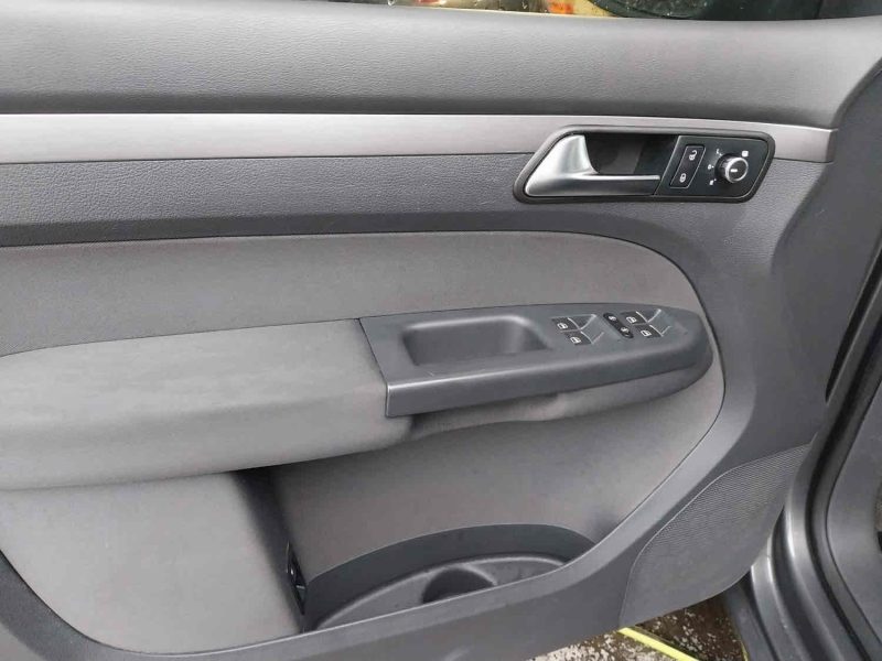 VOLKSWAGEN TOURAN CONFORTLINE