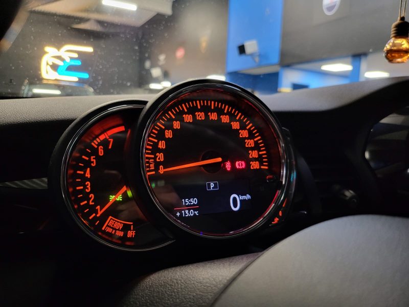 MINI MINI COOPER 136 CV EDITION GREENWICH BVA7 TOIT OUVRANT / PACK LUMIERE D'AMBIANCE / CARPLAY