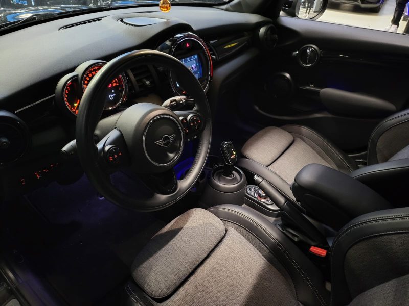 MINI MINI COOPER 136 CV EDITION GREENWICH BVA7 TOIT OUVRANT / PACK LUMIERE D'AMBIANCE / CARPLAY