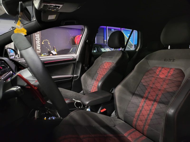 VOLKSWAGEN GOLF VII GTI TCR 2.0 TSI 290 CV REGULATEUR ADAPTATIF / TOIT NOIR / CARPLAY / CAMERA DE RE