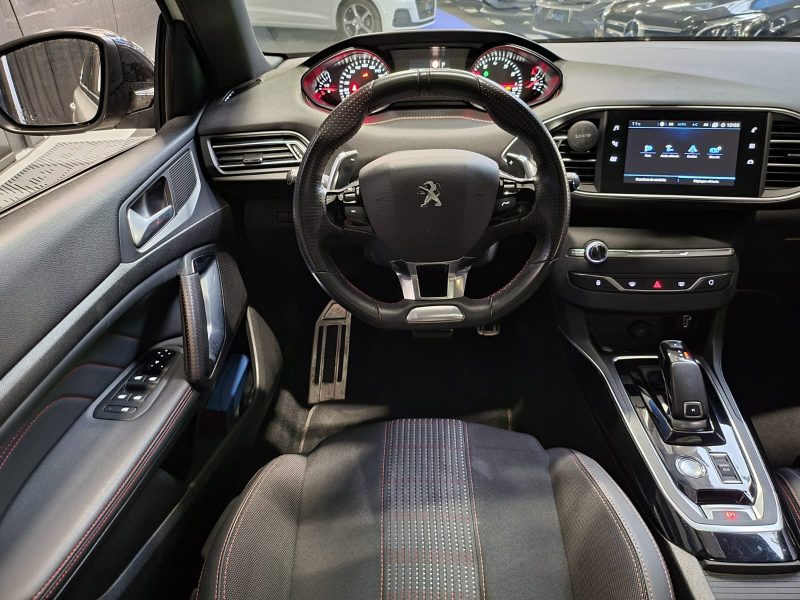 PEUGEOT 308 GT LINE 130cv S&S EAT8 / SUIVI PEUGEOT / TOIT PANORAMIQUE / CARPLAY / KEYLESS