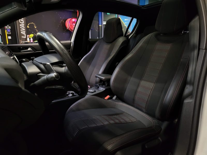 PEUGEOT 308 GT LINE 130cv S&S EAT8 / SUIVI PEUGEOT / TOIT PANORAMIQUE / CARPLAY / KEYLESS