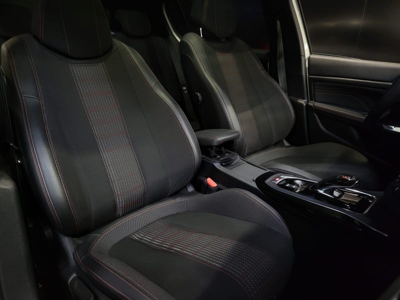 PEUGEOT 308 GT LINE 130cv S&S EAT8 / SUIVI PEUGEOT / TOIT PANORAMIQUE / CARPLAY / KEYLESS