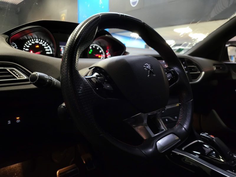 PEUGEOT 308 GT LINE 130cv S&S EAT8 / SUIVI PEUGEOT / TOIT PANORAMIQUE / CARPLAY / KEYLESS