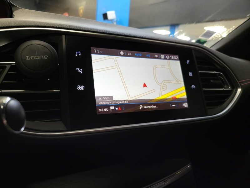 PEUGEOT 308 GT LINE 130cv S&S EAT8 / SUIVI PEUGEOT / TOIT PANORAMIQUE / CARPLAY / KEYLESS