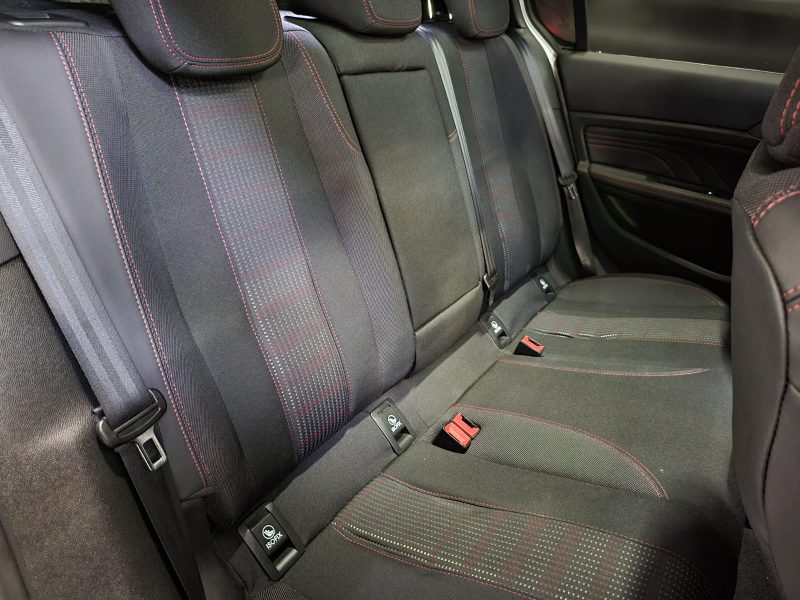 PEUGEOT 308 GT LINE 130cv S&S EAT8 / SUIVI PEUGEOT / TOIT PANORAMIQUE / CARPLAY / KEYLESS