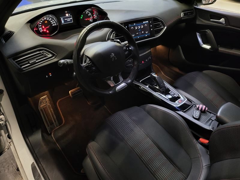 PEUGEOT 308 GT LINE 130cv S&S EAT8 / SUIVI PEUGEOT / TOIT PANORAMIQUE / CARPLAY / KEYLESS
