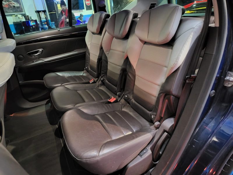 1.8 TCe 225cv Initial PARIS 7 Places / Attelage électrique