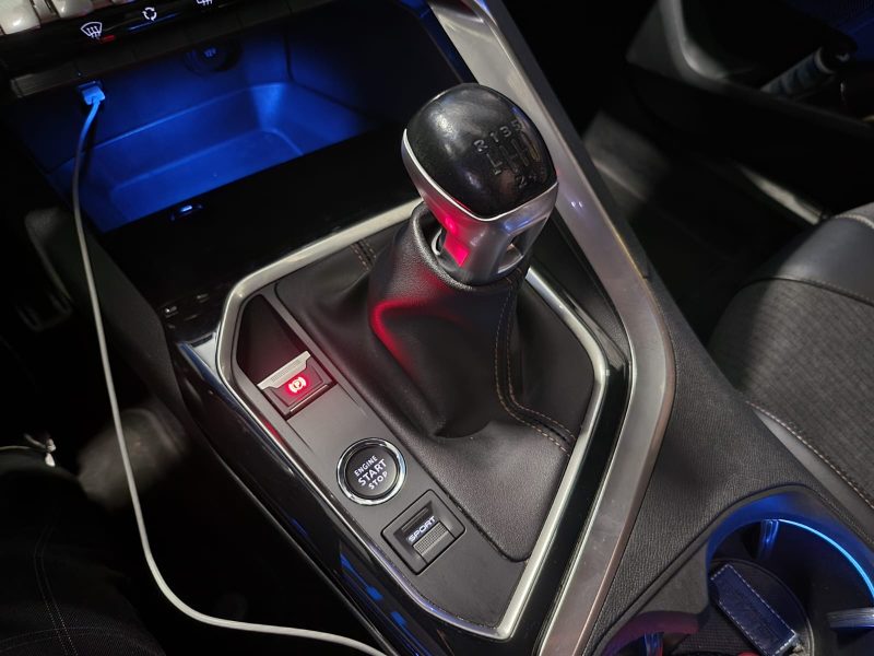 PEUGEOT 3008 1.2 THP 130cv GT LINE /TOIT OUVRANT+CAMERA+CAR PLAY/