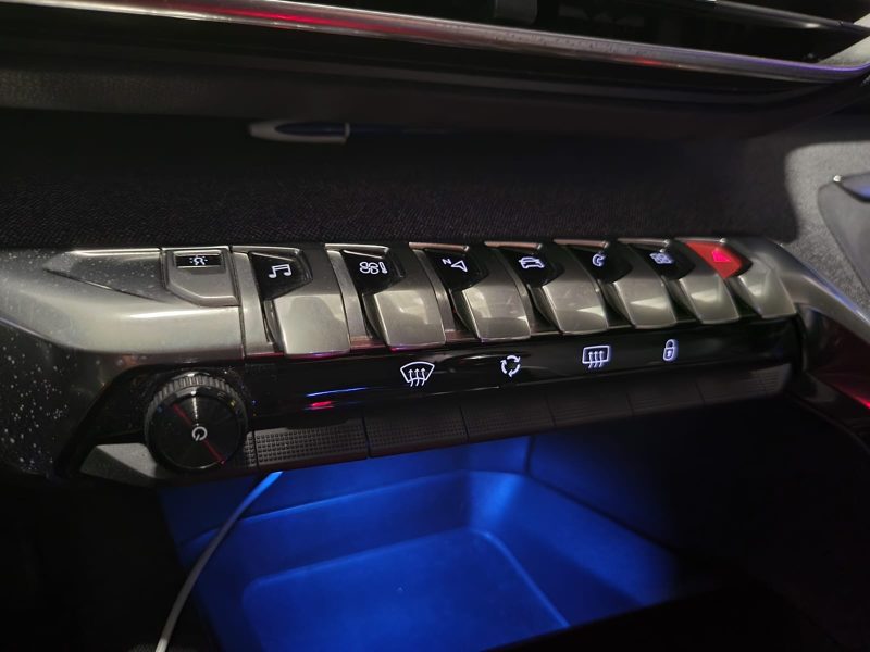 PEUGEOT 3008 1.2 THP 130cv GT LINE /TOIT OUVRANT+CAMERA+CAR PLAY/