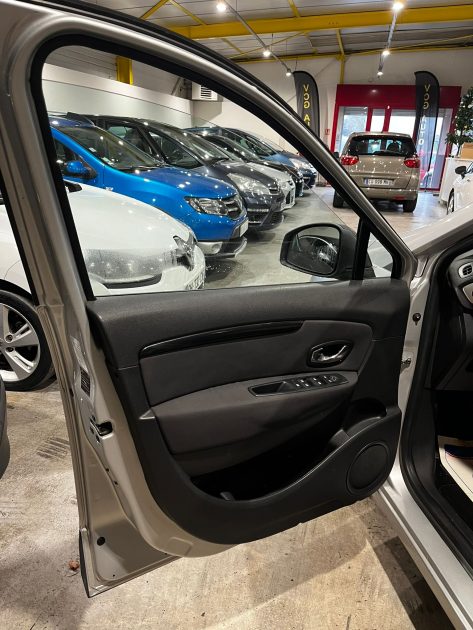 RENAULT SCÉNIC III 2012