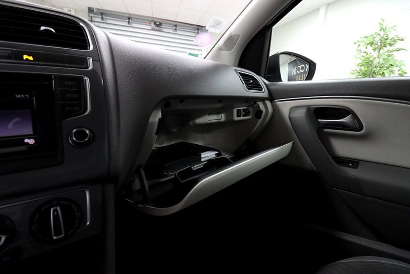 VOLKSWAGEN POLO V 2014