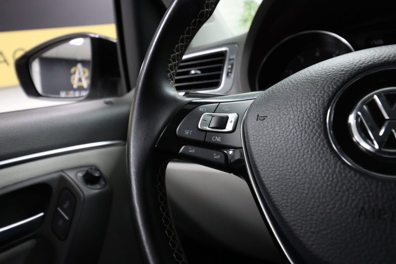 VOLKSWAGEN POLO V 2014