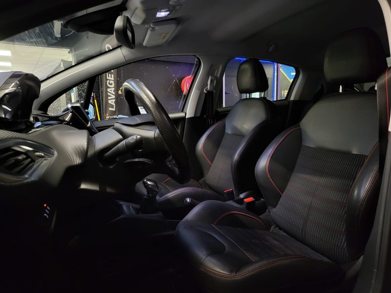 PEUGEOT 208 1.2 THP 110cv GT LINE /CAMERA + REGULATEUR + BLUETOOTH /