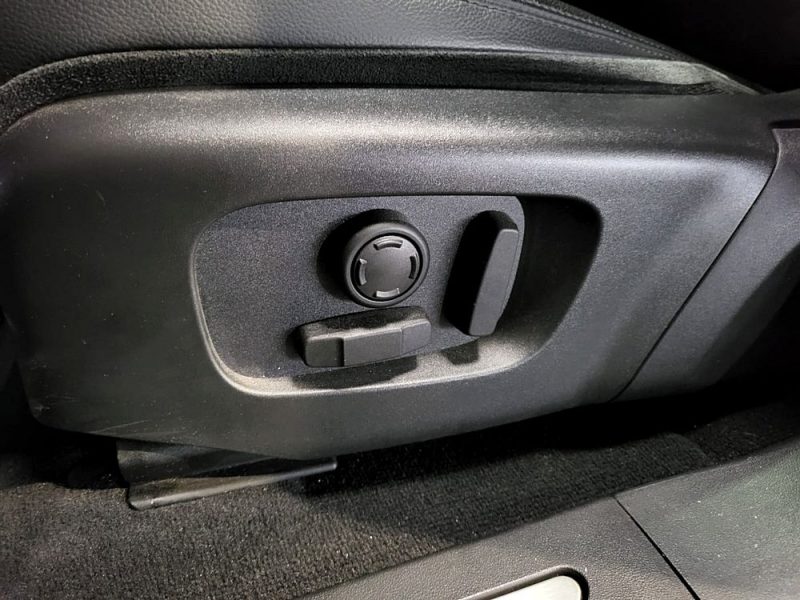 2.0 200cv / SE R DYNAMIC / APPLE CARPLAY