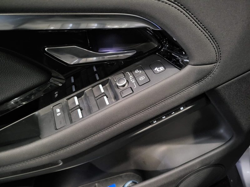 2.0 200cv / SE R DYNAMIC / APPLE CARPLAY