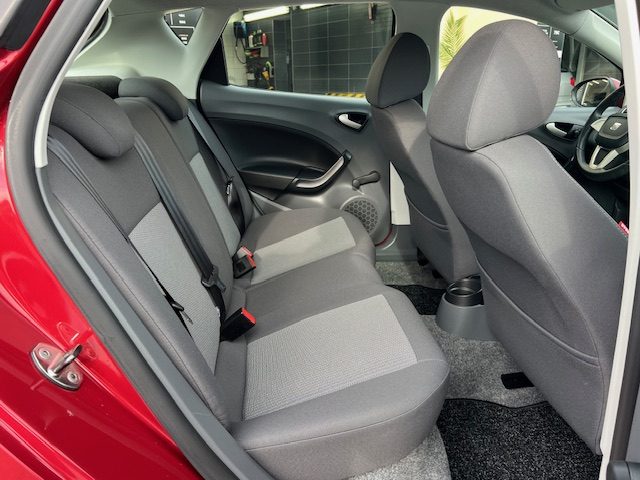 SEAT Ibiza IV Phase 2 SC 1.2 TSI DSG 105 ch Boîte auto