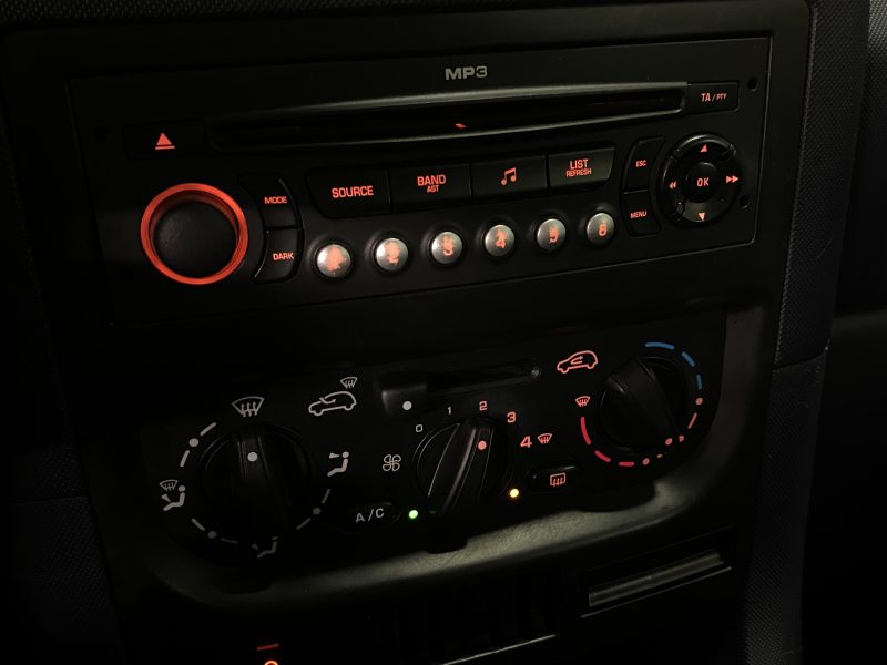 PEUGEOT 1007 1.4 75 Ch