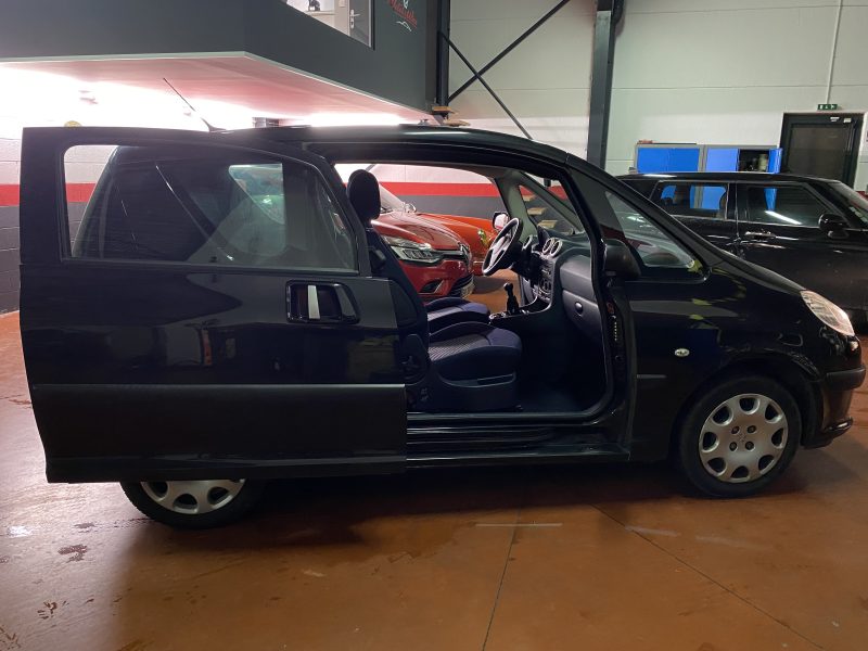 PEUGEOT 1007 1.4 75 Ch