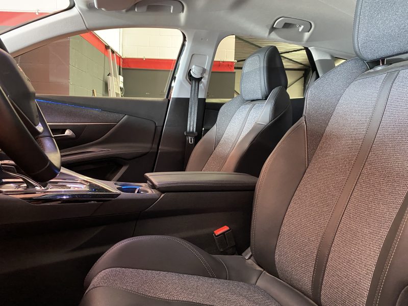 PEUGEOT 3008 ALLURE HYBRID 224 Ch EAT 8