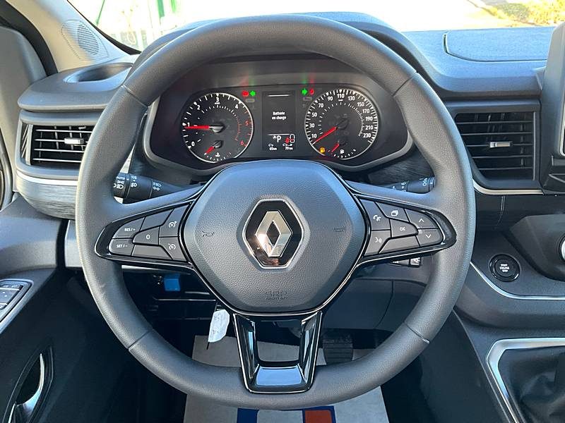 RENAULT TRAFIC 2024
