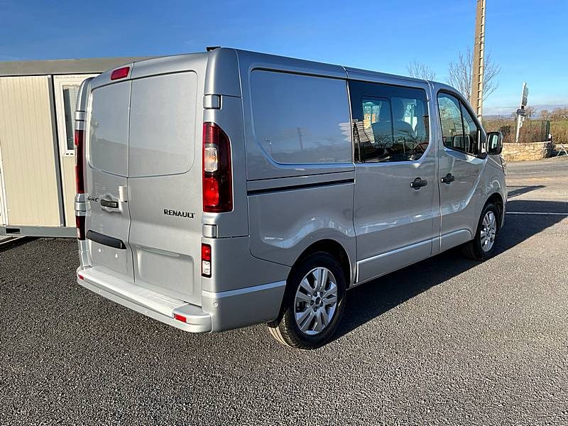 RENAULT TRAFIC 2024