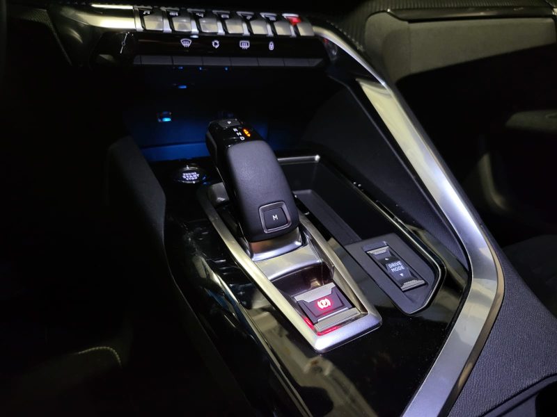 PEUGEOT 5008 1.2 PURETECH 130 cv ACTIVE PACK /7 PLACES / EAT8 / BLANC NACRE / VEHICULE NEUF