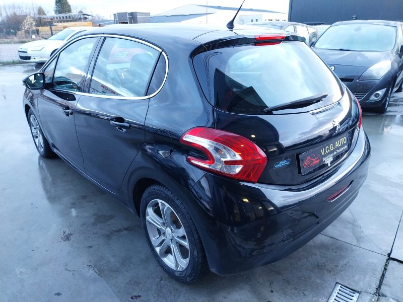 PEUGEOT 208 1.2 VTI 82 Allure