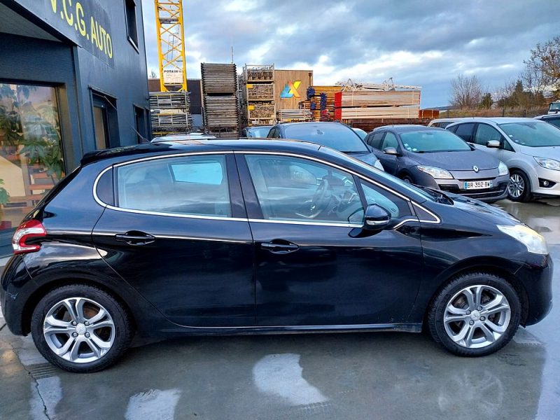 PEUGEOT 208 1.2 VTI 82 Allure