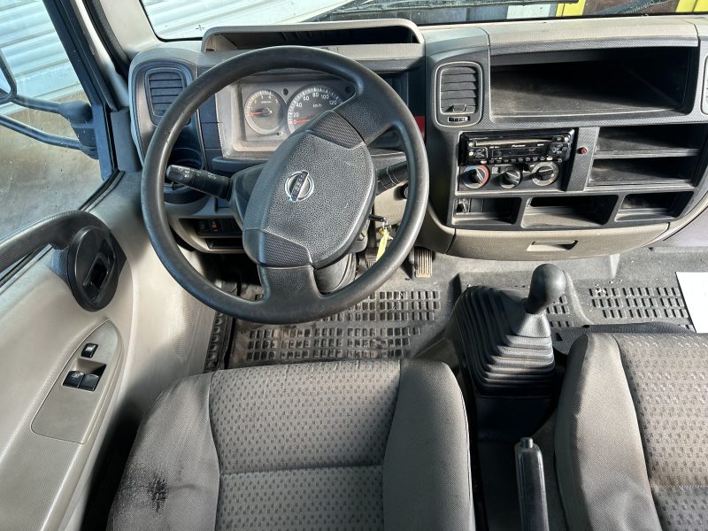 NISSAN CABSTAR tri benne 35.13 2.5 DCI 130cv