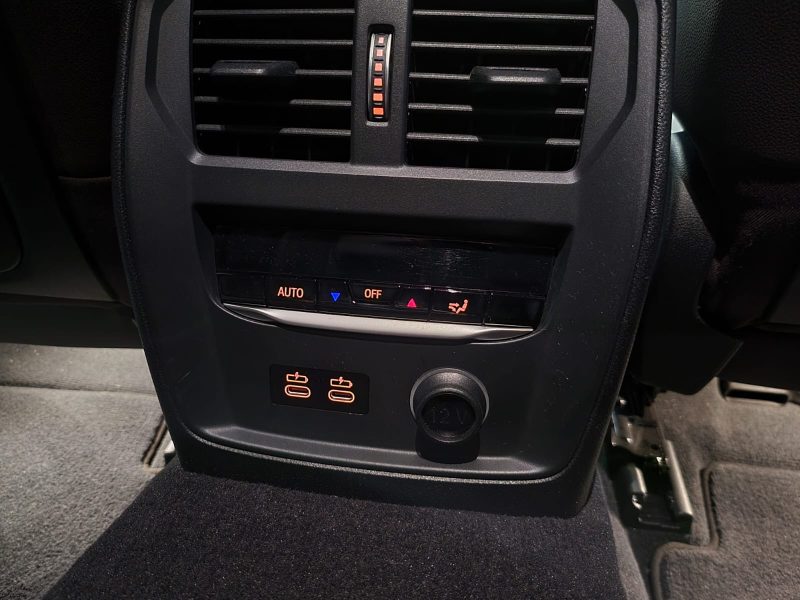 B.M.W. SERIE 3 330e 292cv M SPORT ECLAIRAGE D\'AMBIANCE / APPLE CARPLAY / PACK HIVER