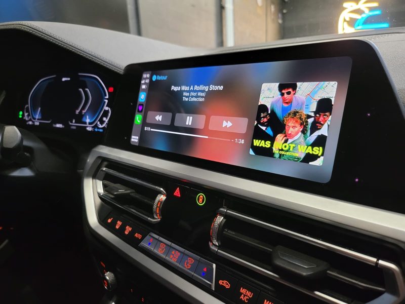 B.M.W. SERIE 3 330e 292cv M SPORT ECLAIRAGE D\'AMBIANCE / APPLE CARPLAY / PACK HIVER