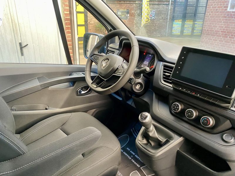 RENAULT TRAFIC III Camionnette 2023