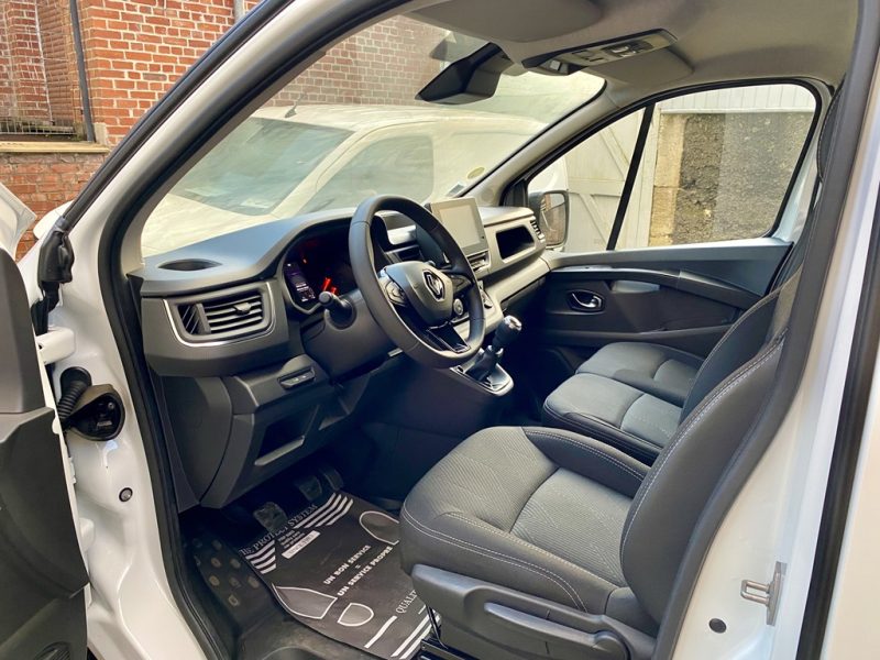 RENAULT TRAFIC III Camionnette 2023