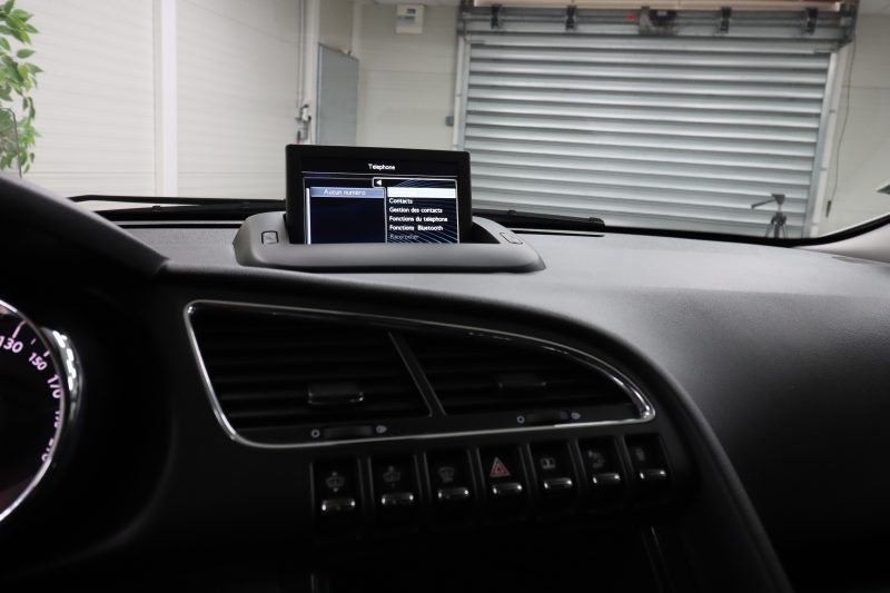 PEUGEOT 3008 SUV 2015