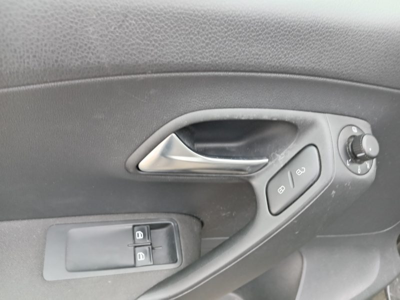 VOLKSWAGEN POLO 2011